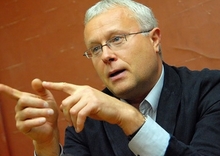 Александр Лебедев рассказал сельским школьникам о белых носорогах Александр Лебедев рассказал сельским школьникам о белых носорогах