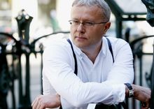 Оборотни бывают не только в погонах, но и в мантиях. А иногда в мантиях с погонами Оборотни бывают не только в погонах, но и в мантиях. А иногда в мантиях с погонами